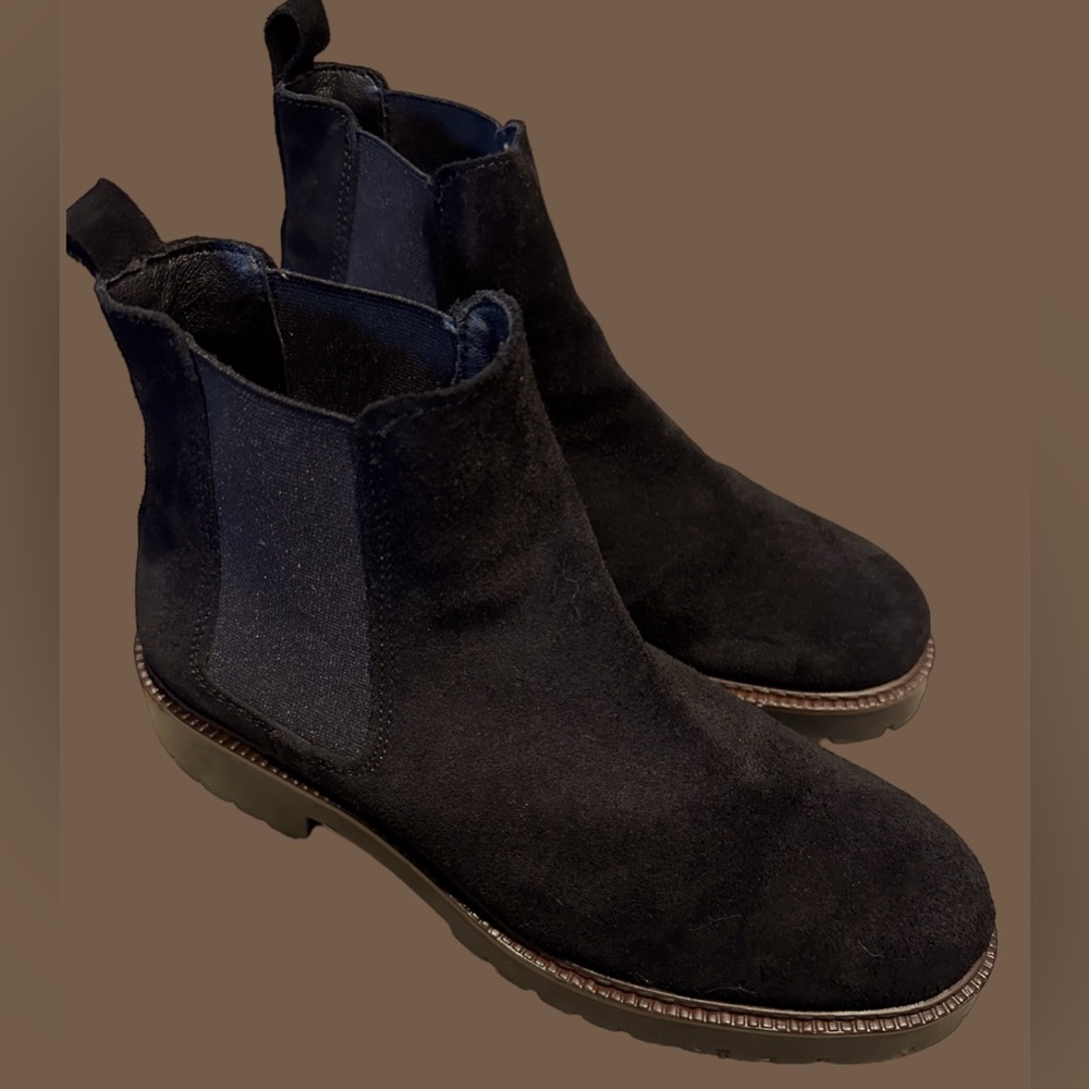 Black suede-material ankle boots sz 9